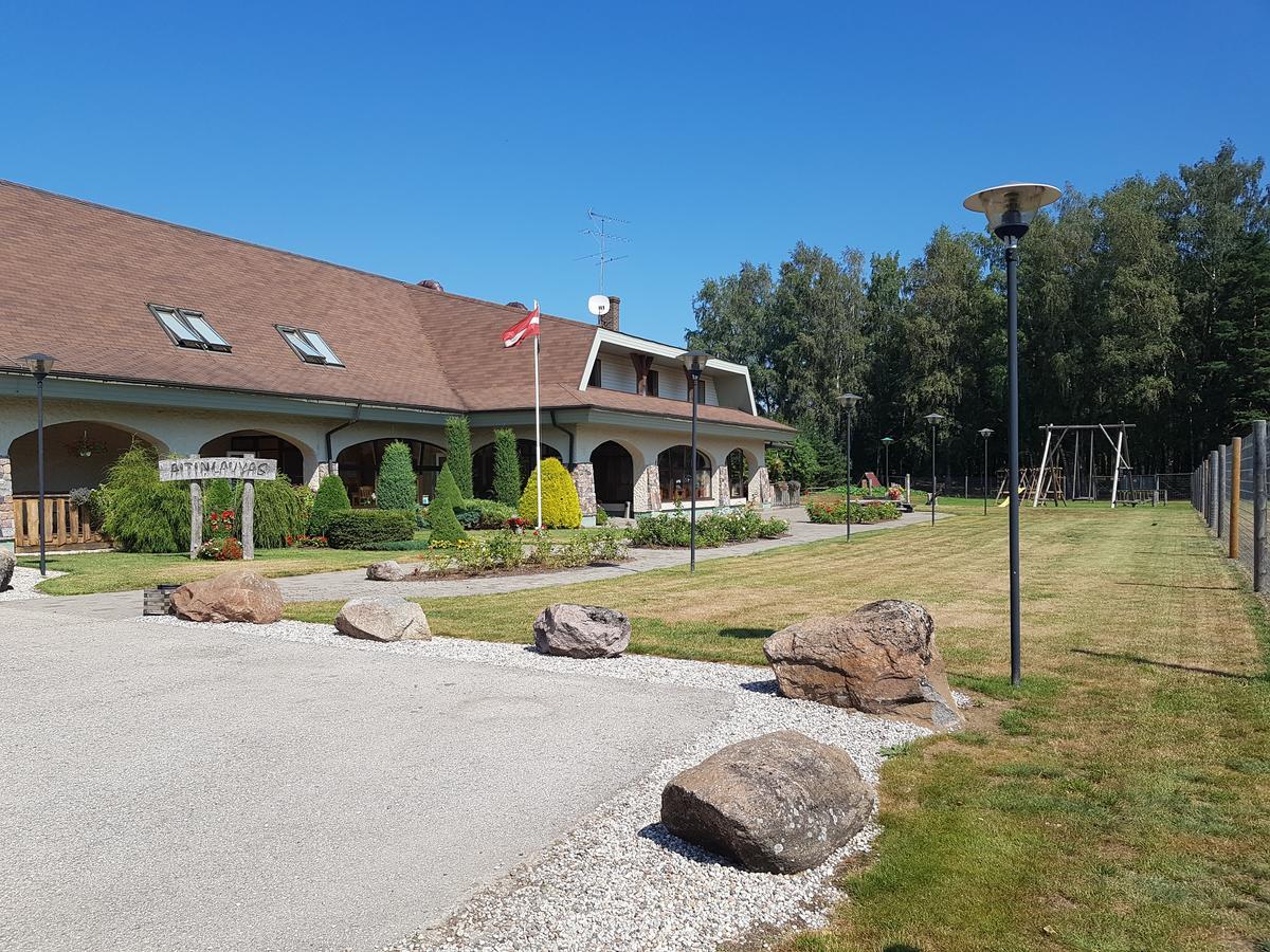 Hotel Aitinlauvas à Tīreļi Extérieur photo